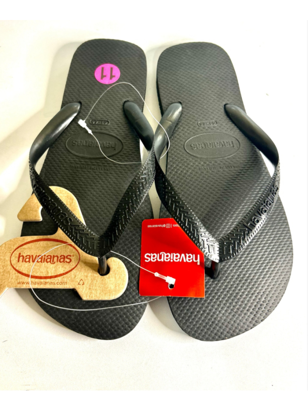 NWT Havaianas Men Slim Black flip flops with a cushioned rubber footbed size 11